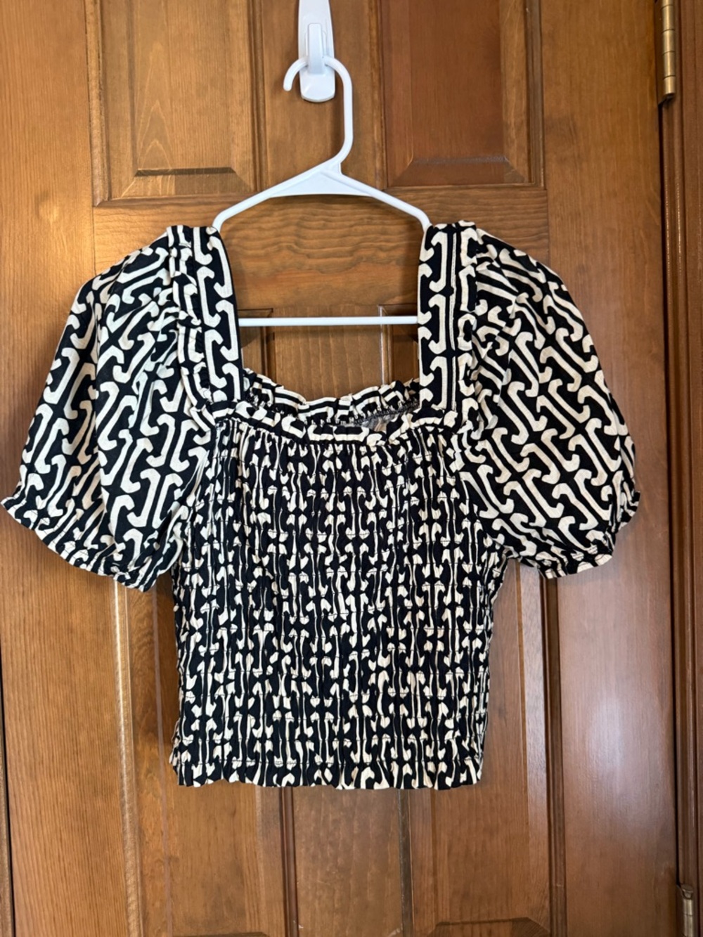 T.J.Maxx Black & White Puff Sleeve Smocked Square Neck Top